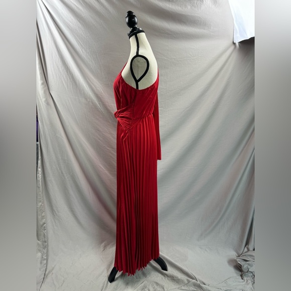 Red One Shoulder Twist Front Pleated Hem Dress* - Picture 8 of 10